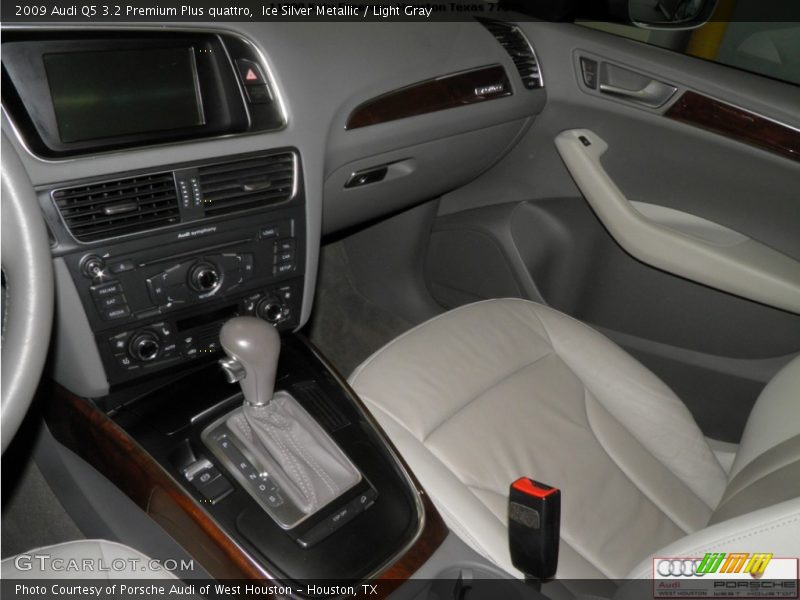 Ice Silver Metallic / Light Gray 2009 Audi Q5 3.2 Premium Plus quattro