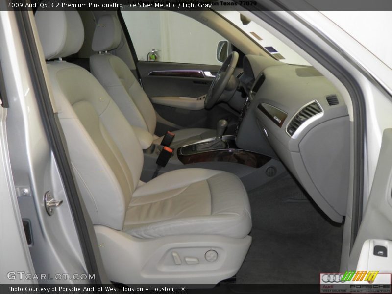 Ice Silver Metallic / Light Gray 2009 Audi Q5 3.2 Premium Plus quattro