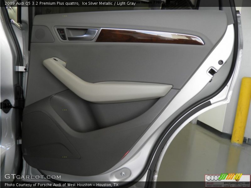 Ice Silver Metallic / Light Gray 2009 Audi Q5 3.2 Premium Plus quattro