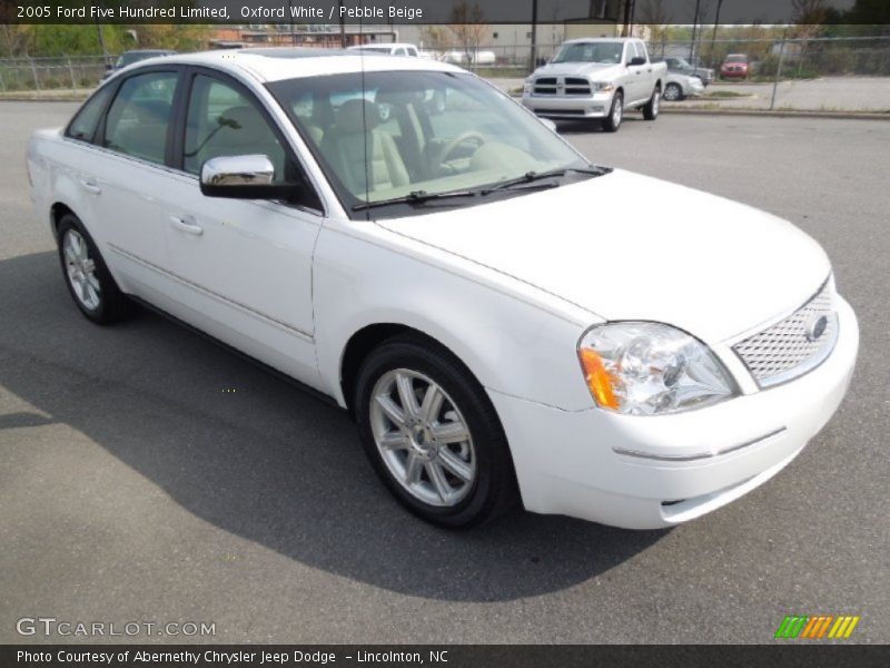 Front 3/4 View of 2005 Five Hundred Limited