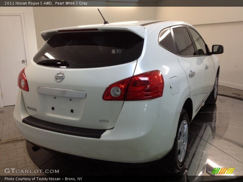 Pearl White / Gray 2011 Nissan Rogue S AWD