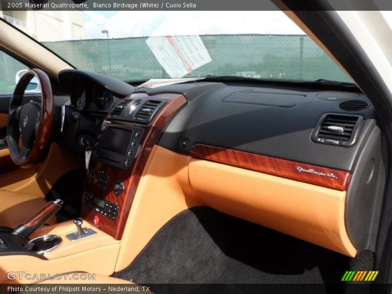 Dashboard of 2005 Quattroporte 