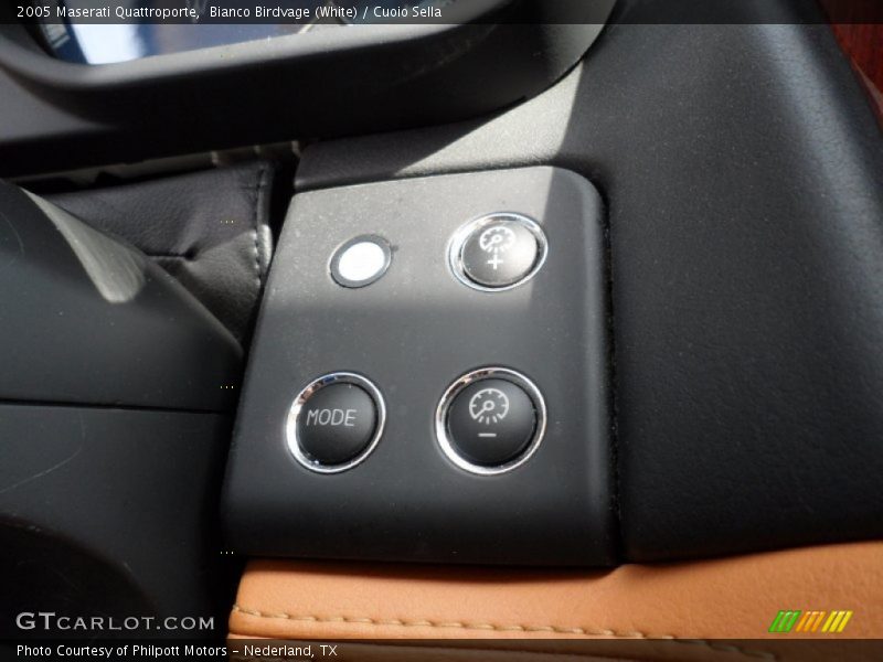 Bianco Birdvage (White) / Cuoio Sella 2005 Maserati Quattroporte