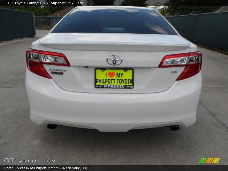 Super White / Black 2012 Toyota Camry SE V6