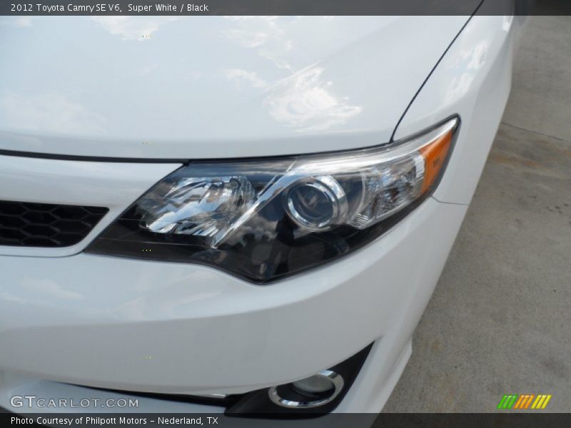 Super White / Black 2012 Toyota Camry SE V6