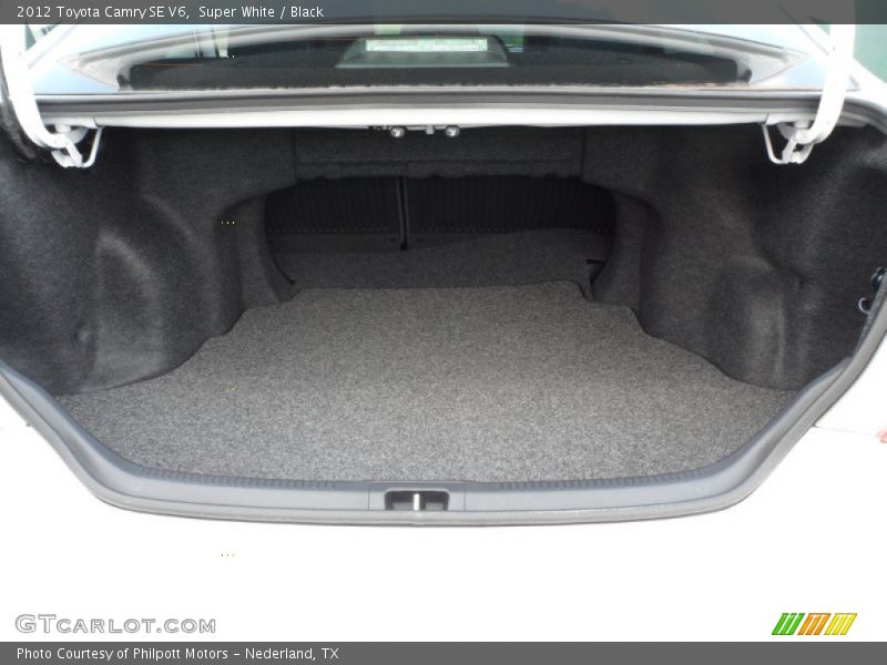 Super White / Black 2012 Toyota Camry SE V6