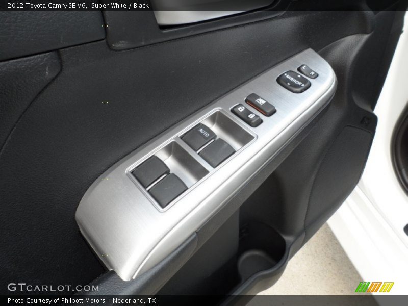Super White / Black 2012 Toyota Camry SE V6