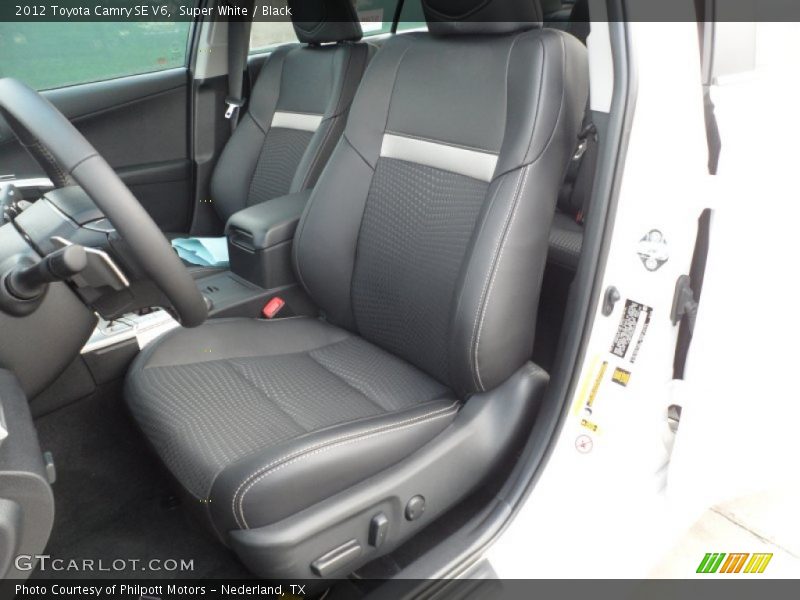 Super White / Black 2012 Toyota Camry SE V6
