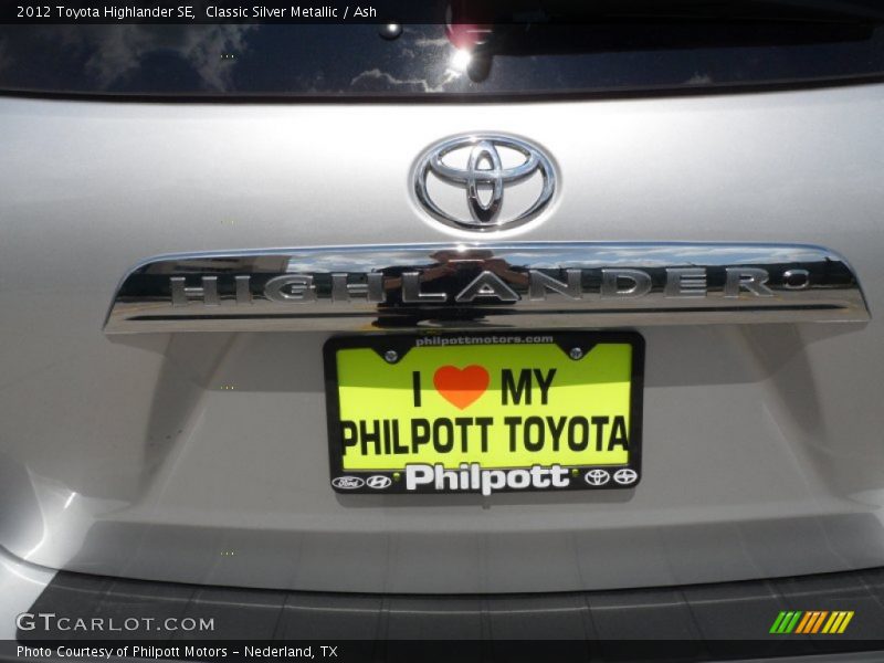 Classic Silver Metallic / Ash 2012 Toyota Highlander SE