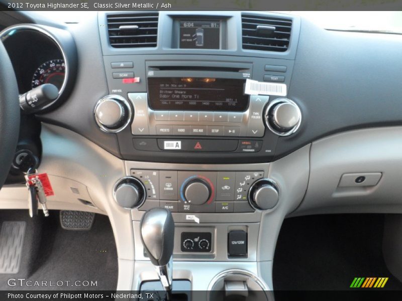 Classic Silver Metallic / Ash 2012 Toyota Highlander SE