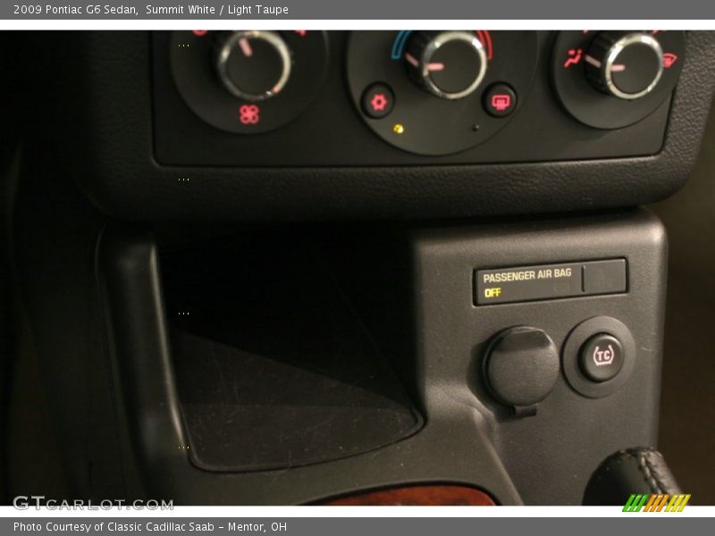 Summit White / Light Taupe 2009 Pontiac G6 Sedan