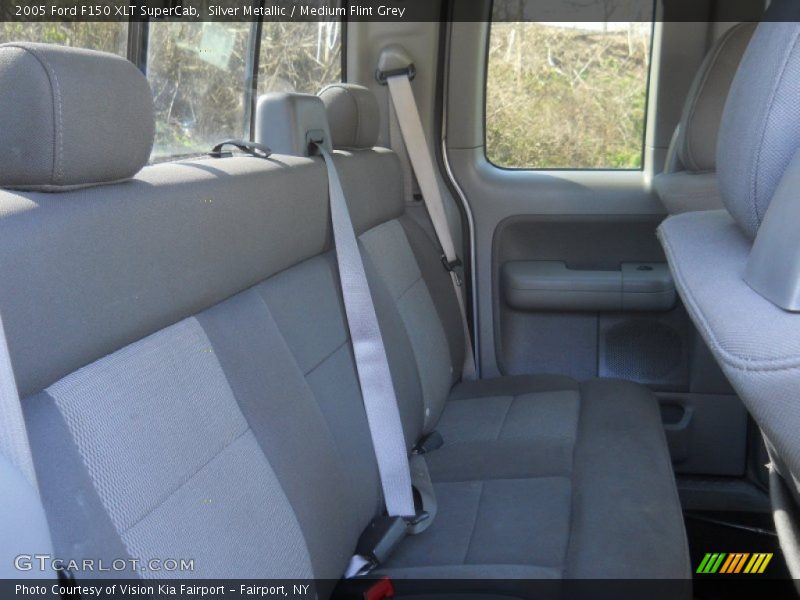 Silver Metallic / Medium Flint Grey 2005 Ford F150 XLT SuperCab