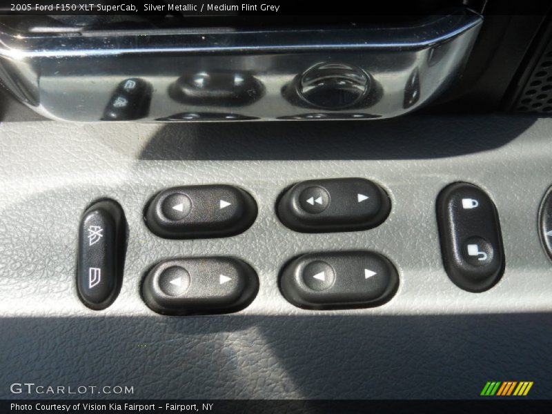 Silver Metallic / Medium Flint Grey 2005 Ford F150 XLT SuperCab