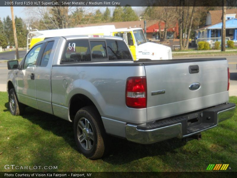 Silver Metallic / Medium Flint Grey 2005 Ford F150 XLT SuperCab
