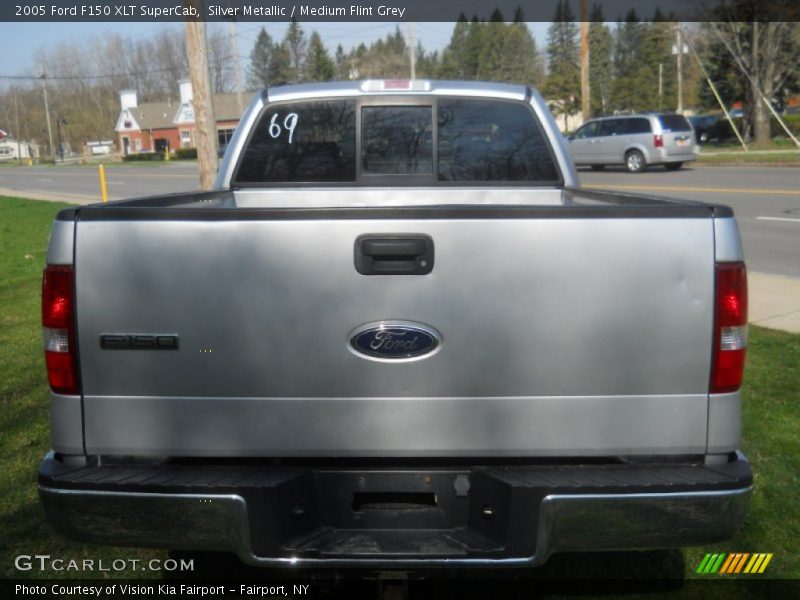 Silver Metallic / Medium Flint Grey 2005 Ford F150 XLT SuperCab