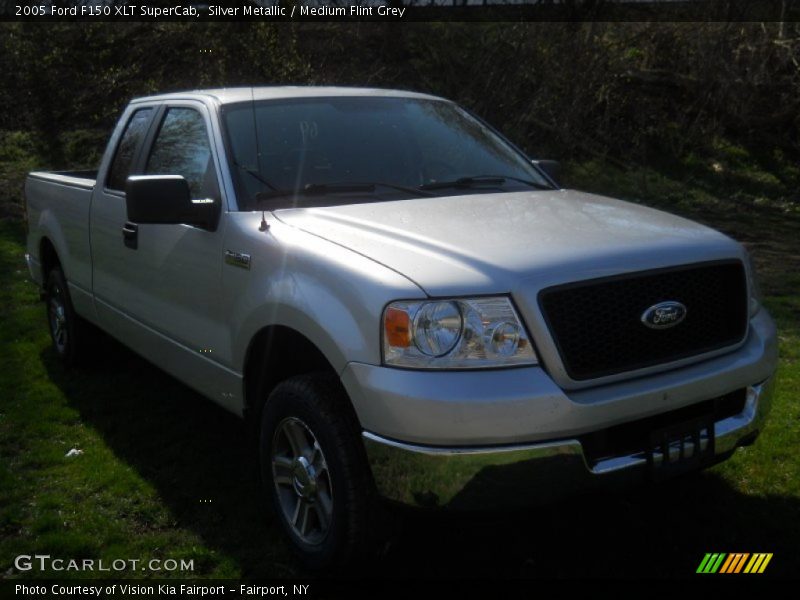 Silver Metallic / Medium Flint Grey 2005 Ford F150 XLT SuperCab