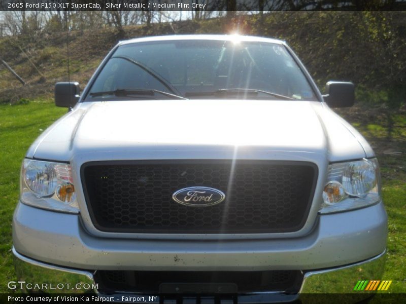 Silver Metallic / Medium Flint Grey 2005 Ford F150 XLT SuperCab