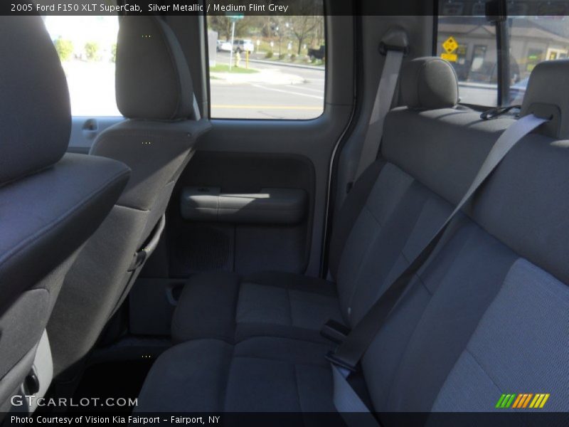 Silver Metallic / Medium Flint Grey 2005 Ford F150 XLT SuperCab