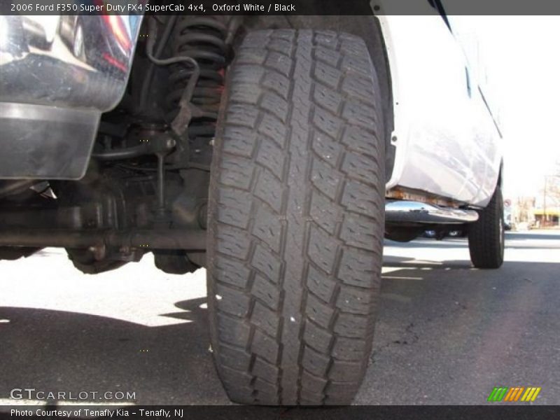 Oxford White / Black 2006 Ford F350 Super Duty FX4 SuperCab 4x4