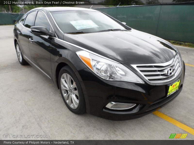 Front 3/4 View of 2012 Azera 