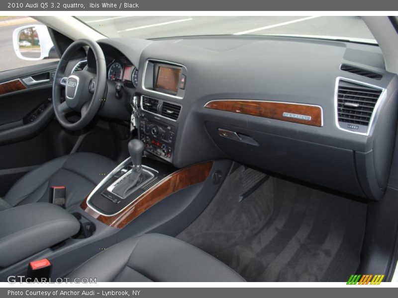 Ibis White / Black 2010 Audi Q5 3.2 quattro
