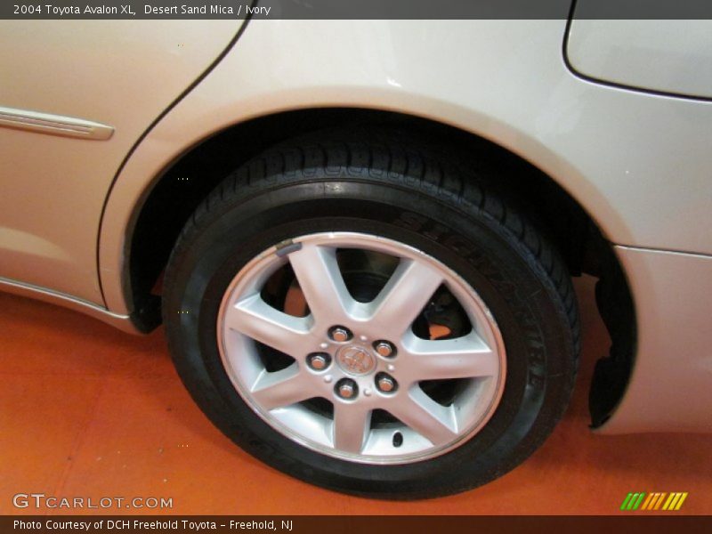 Desert Sand Mica / Ivory 2004 Toyota Avalon XL