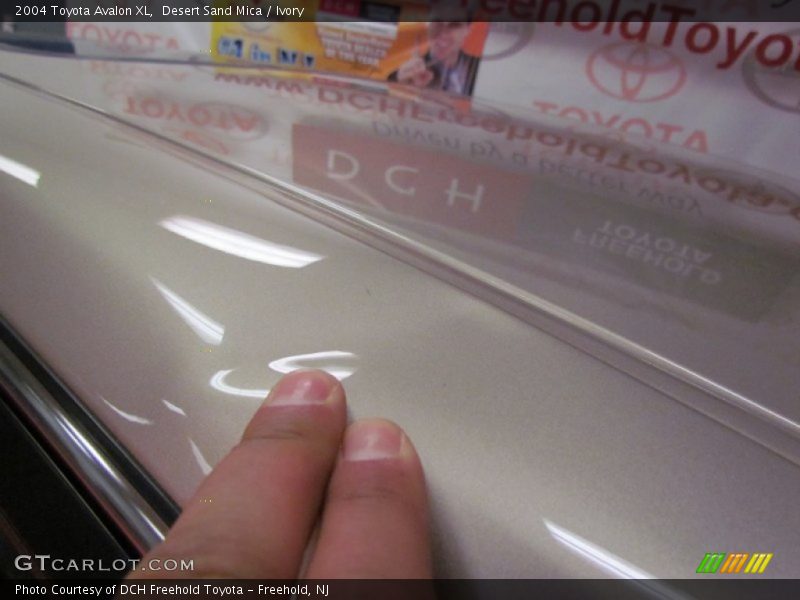 Desert Sand Mica / Ivory 2004 Toyota Avalon XL