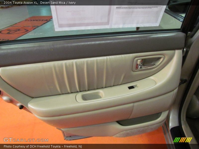 Desert Sand Mica / Ivory 2004 Toyota Avalon XL