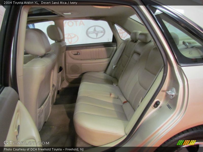 Desert Sand Mica / Ivory 2004 Toyota Avalon XL