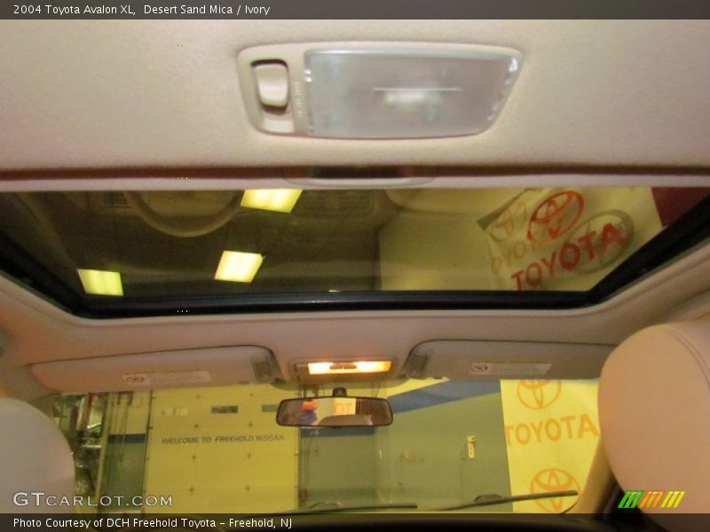 Desert Sand Mica / Ivory 2004 Toyota Avalon XL
