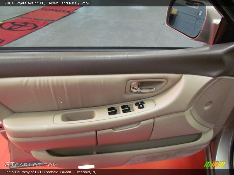 Desert Sand Mica / Ivory 2004 Toyota Avalon XL