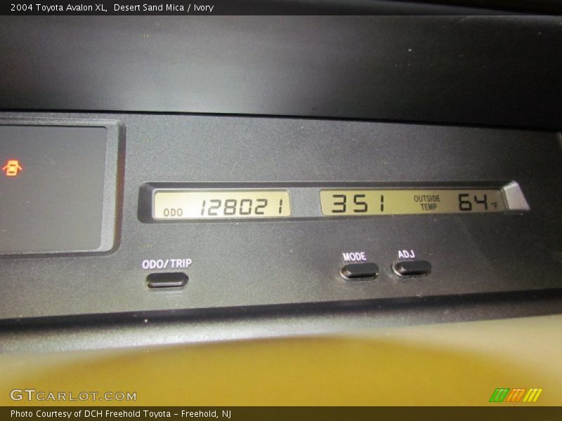 Desert Sand Mica / Ivory 2004 Toyota Avalon XL
