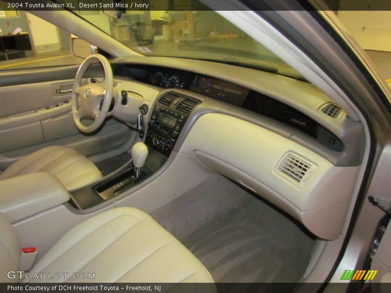 Desert Sand Mica / Ivory 2004 Toyota Avalon XL