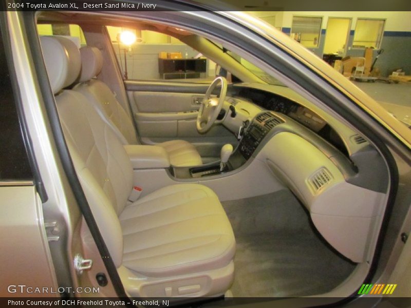 Desert Sand Mica / Ivory 2004 Toyota Avalon XL