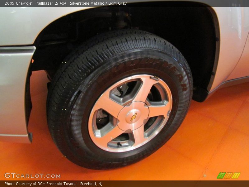 Silverstone Metallic / Light Gray 2005 Chevrolet TrailBlazer LS 4x4