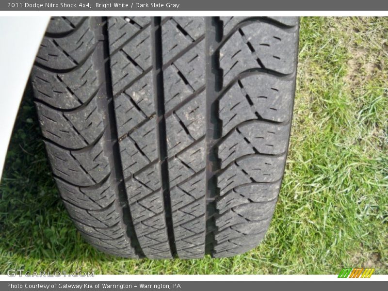 Bright White / Dark Slate Gray 2011 Dodge Nitro Shock 4x4