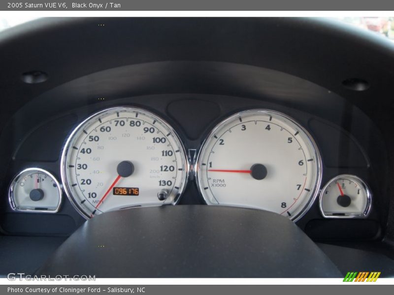 Black Onyx / Tan 2005 Saturn VUE V6