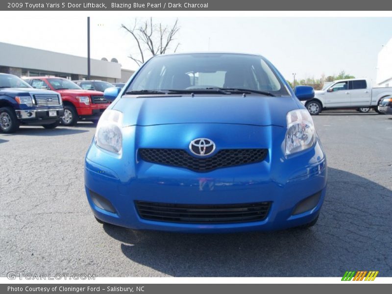 Blazing Blue Pearl / Dark Charcoal 2009 Toyota Yaris 5 Door Liftback