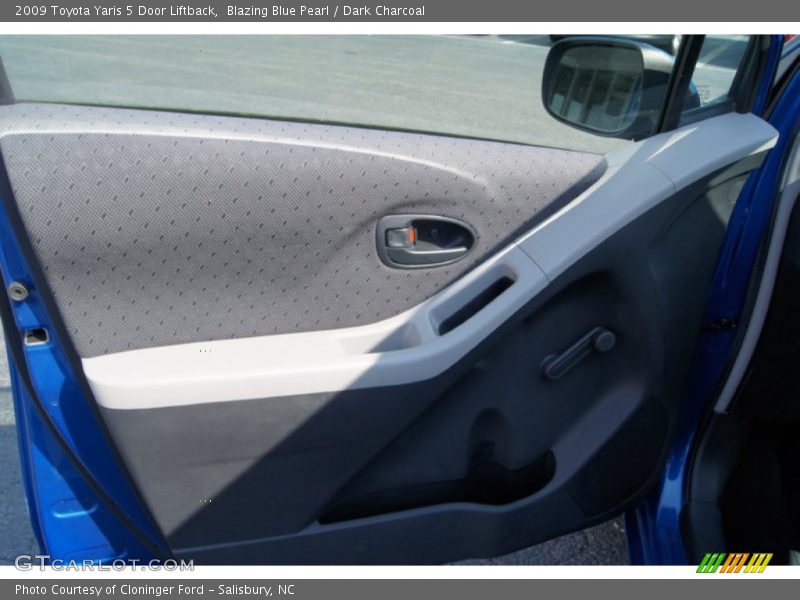 Blazing Blue Pearl / Dark Charcoal 2009 Toyota Yaris 5 Door Liftback