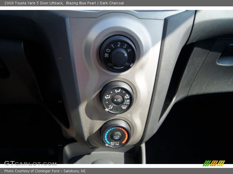 Blazing Blue Pearl / Dark Charcoal 2009 Toyota Yaris 5 Door Liftback