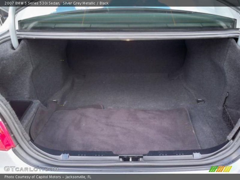  2007 5 Series 530i Sedan Trunk