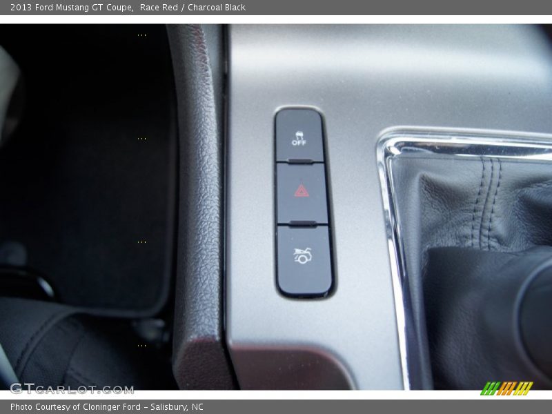 Controls of 2013 Mustang GT Coupe