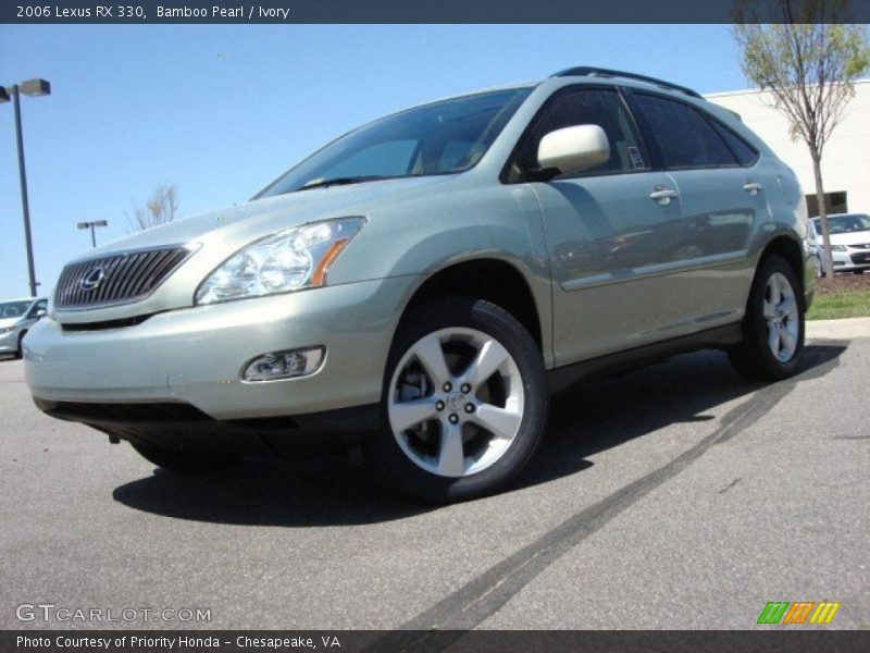 Front 3/4 View of 2006 RX 330