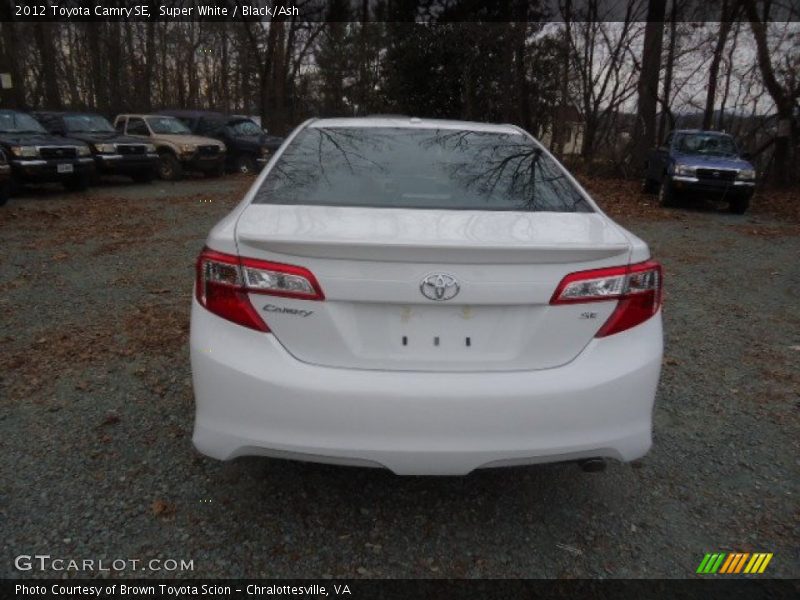 Super White / Black/Ash 2012 Toyota Camry SE