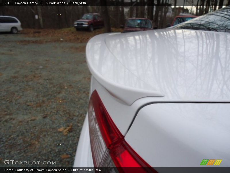 Super White / Black/Ash 2012 Toyota Camry SE