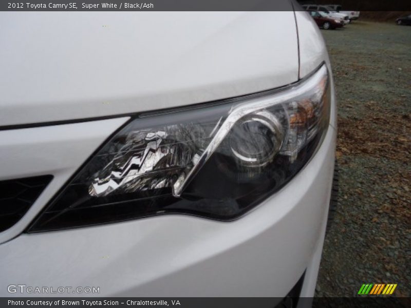 Super White / Black/Ash 2012 Toyota Camry SE