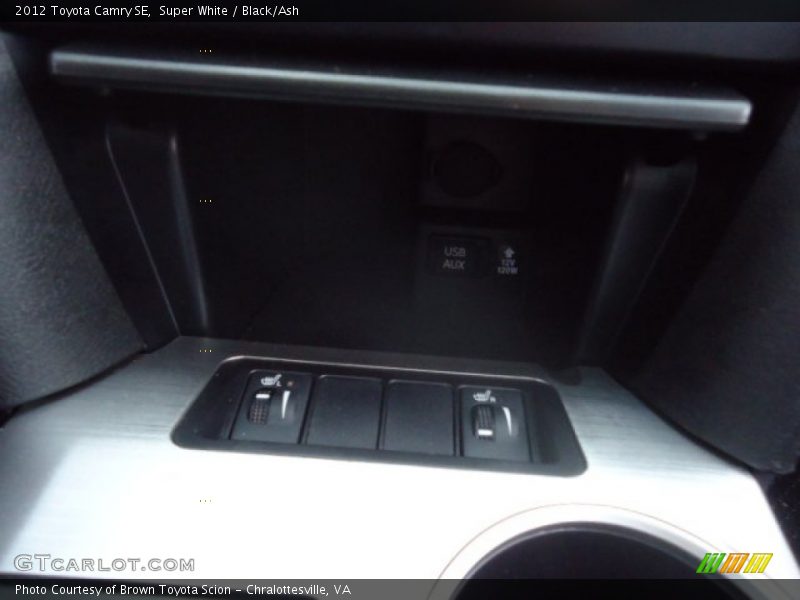 Super White / Black/Ash 2012 Toyota Camry SE