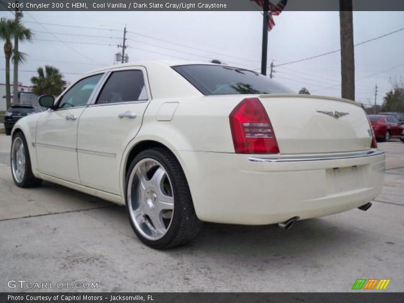  2006 300 C HEMI Cool Vanilla