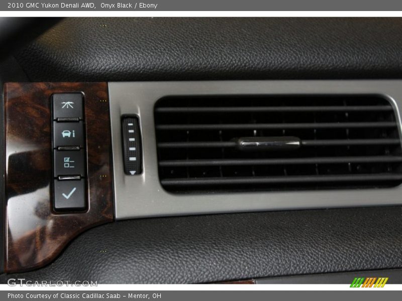 Onyx Black / Ebony 2010 GMC Yukon Denali AWD