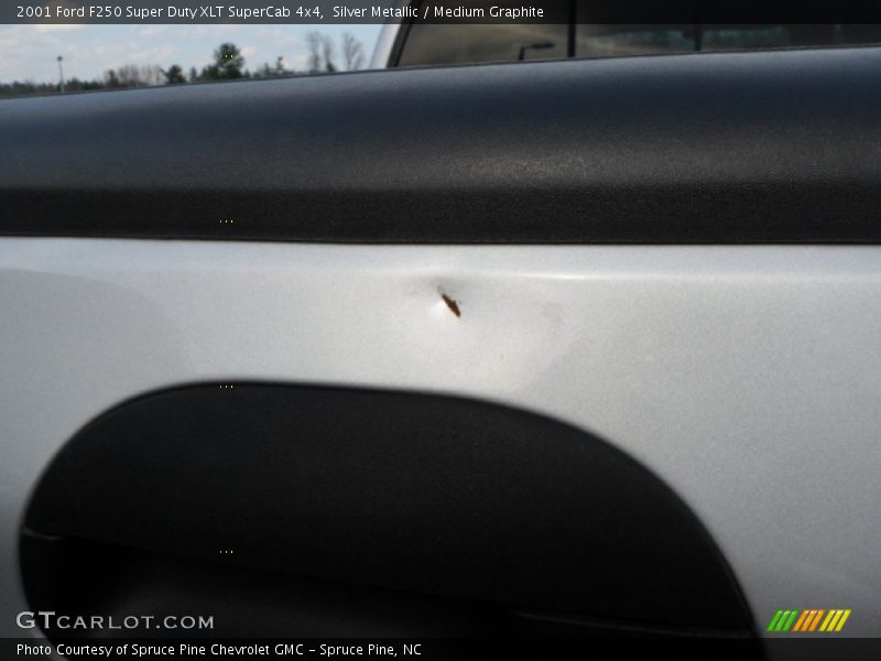 Silver Metallic / Medium Graphite 2001 Ford F250 Super Duty XLT SuperCab 4x4